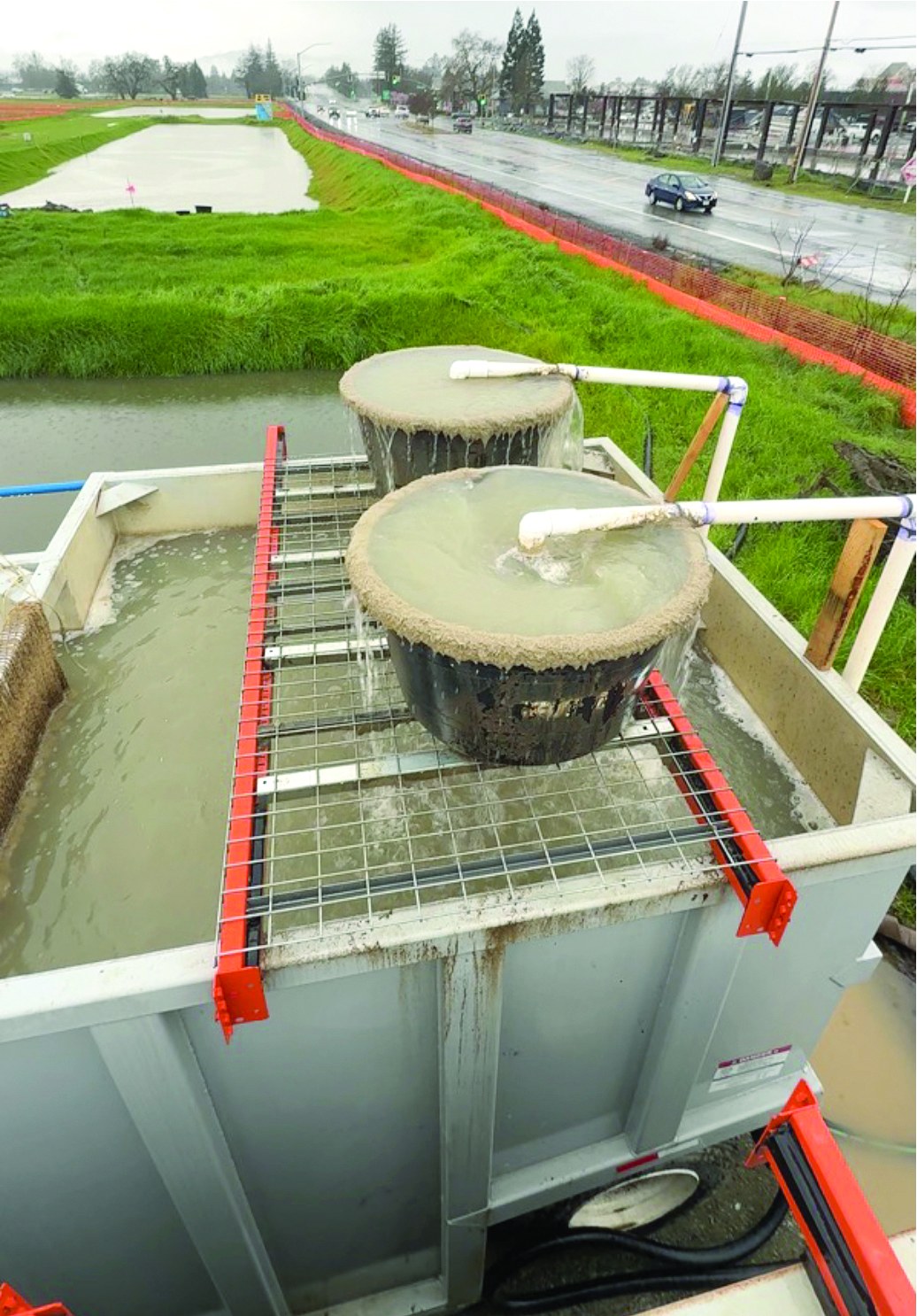 Two parallel tank systems with CentriFloc mixing units
